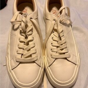 Zara women’s size 39 Cream Lace-Up Sneakers